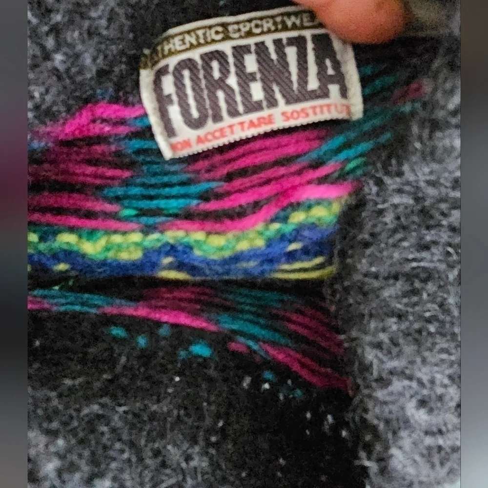 FORENZA Authentic Sports sweater size medium.